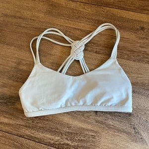 EUC, Lululemon twist sports bra, light blue, size 2